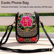 Haftowana mini torebka wielofunkcyjna 18x14 cm.