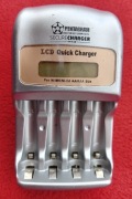 Ładowarka AA AAA Pentagram SecureCharger 444 LCD Ni-MH Ni-Cd 4 sloty