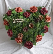 serce stroik na cmentarz grób róże różyczki dedykacja wiązanka kompozycja