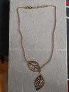 Naszyjnik z przeplatanym liściem w kolorze złota