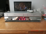 Nagrywarka DVD/VHS SHARP z pilotem.