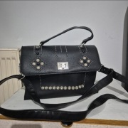 Czarna torebka z ćwiekami tk maxx