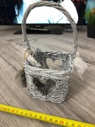 Koszyczek wiszacy ozdoba wiklina z sercem DIY 