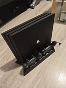 Konsola PS4 pro. Stan bardzo dobry. 5 gier w zestawie. 