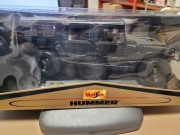 HUMMER  czarny 1:18 w kartonie Maisto 