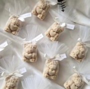 Świeczka sojowa miś - chrzciny komunia prezent dla gości