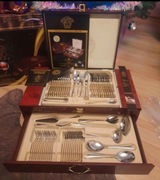 Nowy, platerowany 24-karatowym złotem zestaw sztućców na 12 osób 