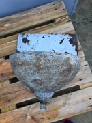 Stara żeliwna umywalka, zlew. Zabytkowy, kompletny