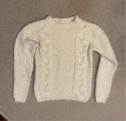 Kremowy sweterek jak moherowy