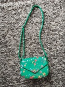 Torebka listonoszka damska w kwiaty zielona 