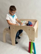 Stolik i krzesełko dla dzieci.