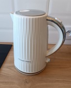 Czajnik Russell Hobbs 2400W 1,7l beżowy 27360