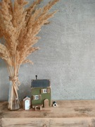 Drewniany domek khaki dekoracja + dodatki