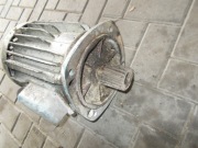 Silnik dżwig kolumnowy, samochodowy