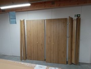 Drzwi płytowe składane w kolorze dębowym