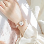 Elegancki zegarek damski z bransoletką perłowy