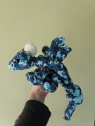 Niebieski smok w typie snuggler