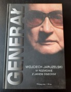 Generał Wojciech Jaruzelski w rozmowie z Osieckim