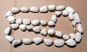 białe korale vintage z naturalnych kamieni