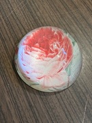 Śliczna szklana ozdoba przycisk do papieru