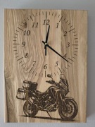 Zegar ścienny dębowy motocykl adventure grawer dla motocyklisty