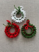 Zestaw 3 ręcznie robionych wianuszków świątecznych