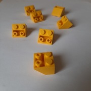 Lego 3660 żółty Slope Invert 45° 2x2 