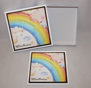 Kartka w pudełku na urodziny tęcza chmurki kolorowa złota błyszcząca