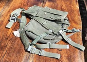 militarny chlebak z szelkami i pomocnikiem