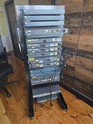 szafa rack z urządzeniami cisco używane