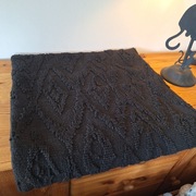 Czarna żakardowa poszewka na poduszkę 