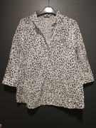 Biała bawełniana koszula z rękawem 3/4 w czarne wzory dekolt V serek 44 XXL