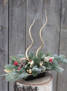 Świąteczny stroik na stół ze świecami