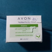 Avon NutraEffects Matte Oil Control Day matujący krem na dzień SPF20