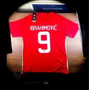 (L) ZLATAN IBRAHIMOVIĆ 9 MANCHESTER UNITED 2016/2017 Nowa Czerwona Koszulka