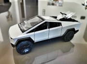 Tesla Cybertruck piękny model 1:32, quad, pickup, srebrny