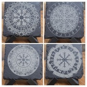 4-pak podkładek pod kubek z łupka – Symbol Vegvísir. Kompas runiczny