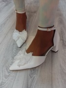 (43) Białe, Bogato zdobione perłami czółenka ślubne, NOWE 