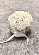 Flowerbox sztuczne kwiaty bukiet prezent dla niej Gifts białe róże