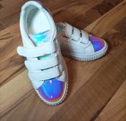 Białe adidasy błyszczące na rzepy 32 venice