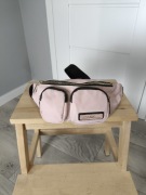 Torebka nerka damska mała Calvin Klein pudrowy róż