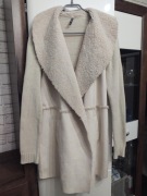 Kardigan beżowy r. L Stradivarius