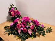 Stroik na grób, kompozycja na cmentarz, wiązanka z wazonem . ST62k