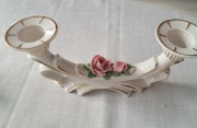 Zabytkowy świecznik dwuramienny z porcelany 