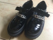 Czarne półbuty loafersy łańcuch platforma mokasyny House