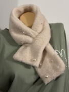 Miękki szalik / komin futrzany z perełkami – elegancki