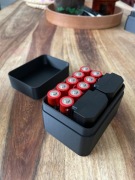 Pudełko, organizer do przechowywania baterii AA oraz Sony FZ100 