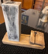 Stojak na tablet z odzyskanego drewna 