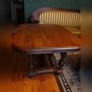 Stary, dębowy stół