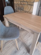 Stół. Został sam stół